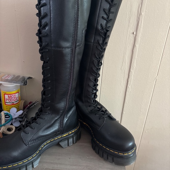 Dr. Martins/Doc Martins Audrick Platform Boots. - Picture 3 of 5